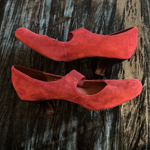 Clark’s Artisan Suede Kitten Heel - Picture 3 of 4